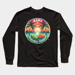 Mom's Pickleball Paradise, vintage retro design, paddles and pickleball ball on the beach,vintage pickleball Long Sleeve T-Shirt